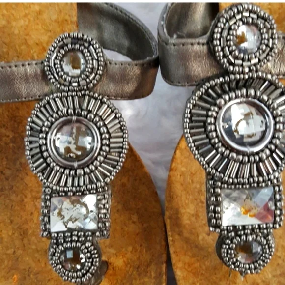 Reaction Kenneth Cole WEDGE  Sandals FLIP FLOP METALLIC Large RHINESTONE Beaded - Picture 7 of 9